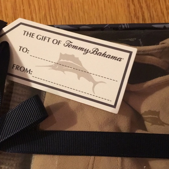 Tommy Bahama Merino Wool Hat and Leather Glove Set S/M -  NWT - Picture 3 of 4